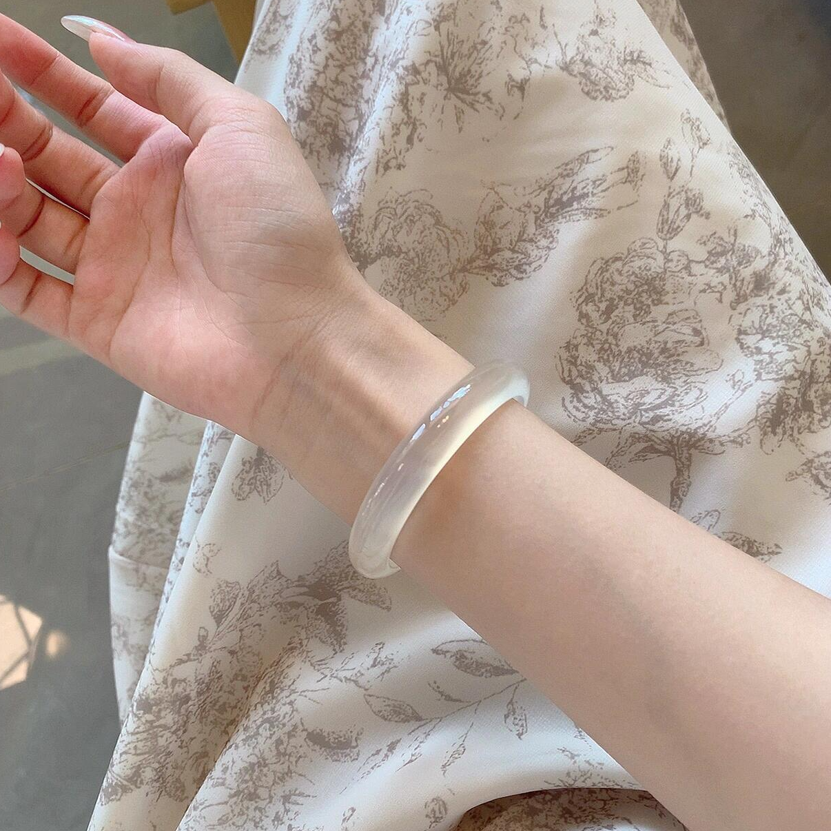 天然爆款浅香槟玉髓手镯女高品轻奢白月光玛瑙扁条镯子多样性发一