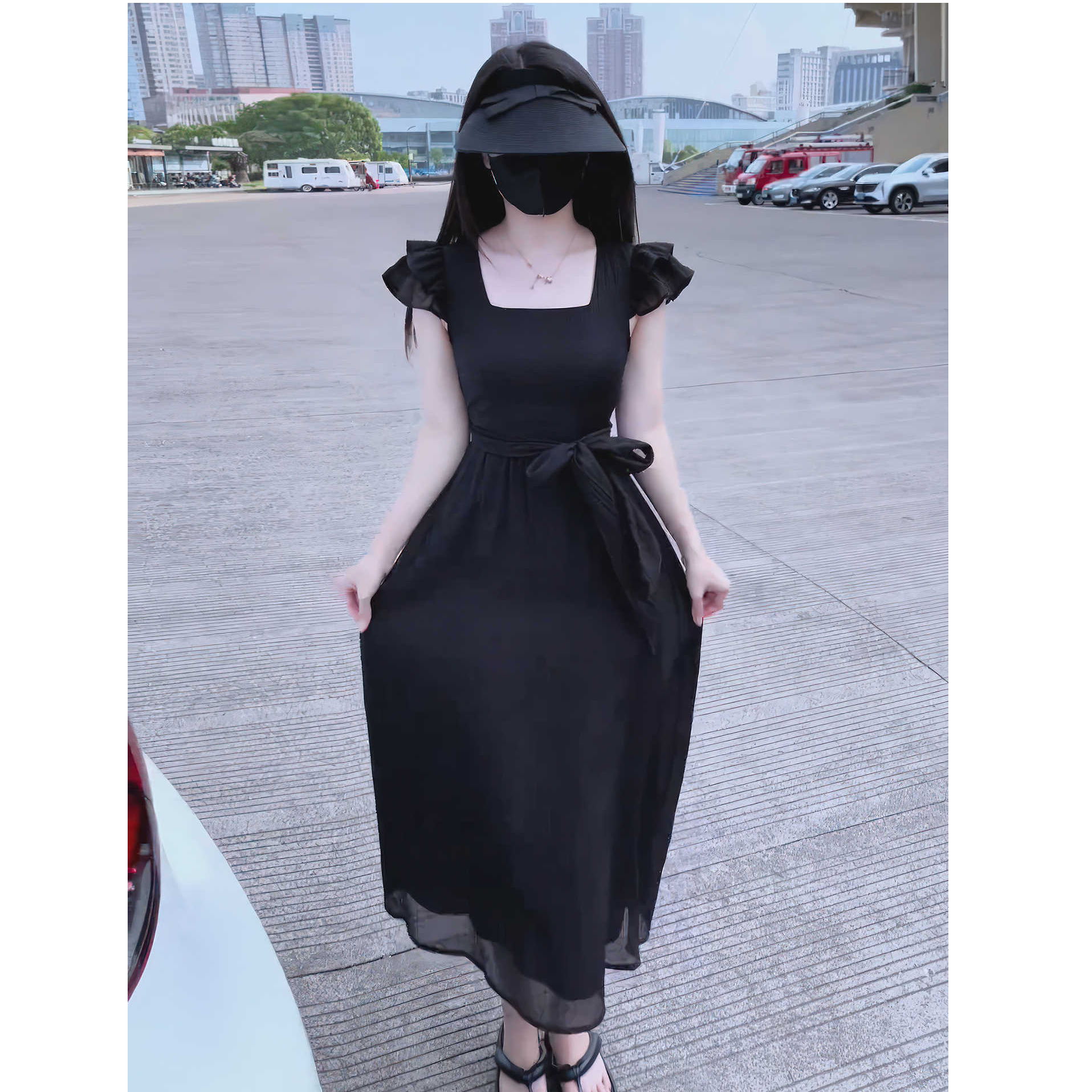 时髦炸街黑色飞飞袖镂空露背连衣裙女轻奢百搭纯欲风赫本风小黑裙