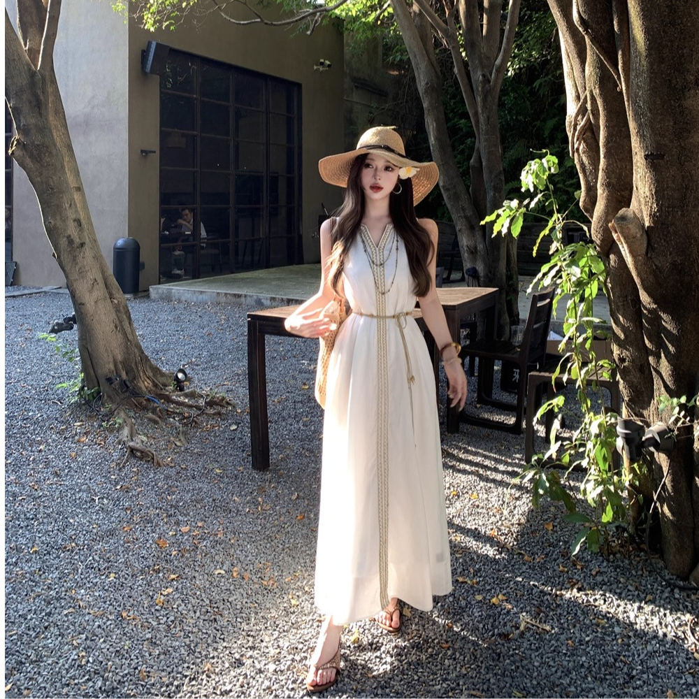 度假风v领无袖背心连衣裙女夏季气质宽松裙子设计感白色大摆长裙