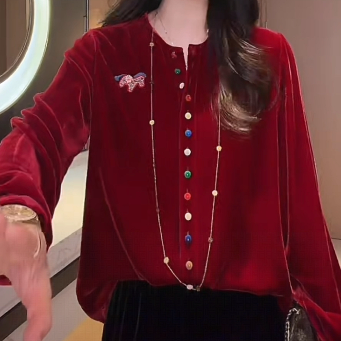 2025冬季新款红色圆领长袖丝绒上衣女彩色纽扣刺绣小马洋气打底衫