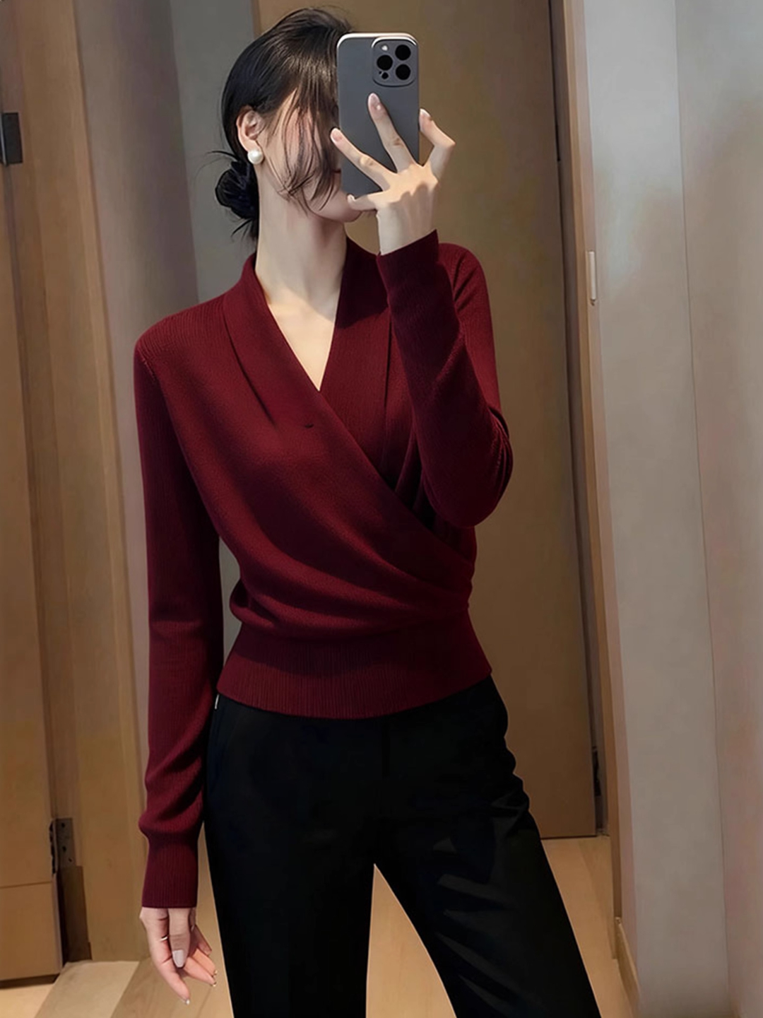 洋气轻熟风收腰显瘦针织衫女2025秋冬新款v领高级感气质打底毛衣