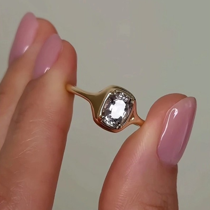 铜合金戒指 中古风简约金色长方锆石戒指女款小众素款指环高级感