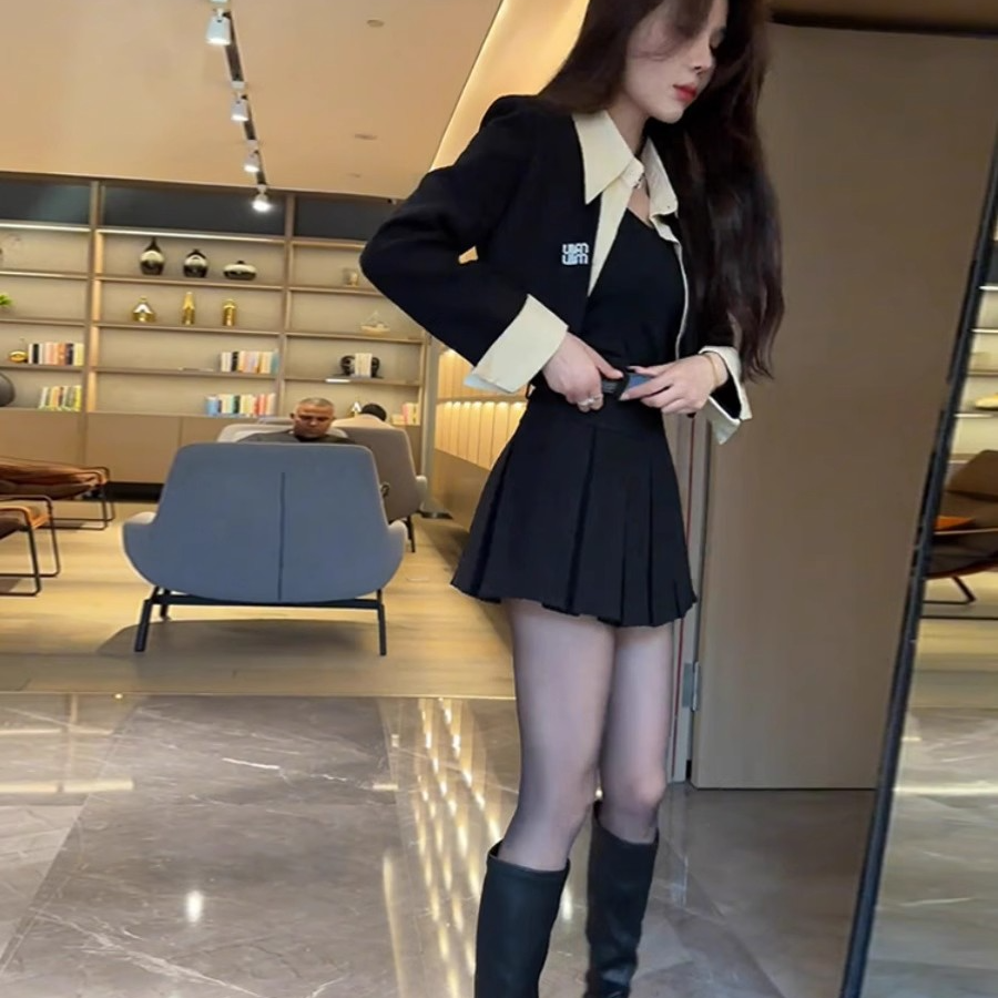 2025早春新款西装套装女假两件衬衫领短外套高腰百褶短裙两件套潮