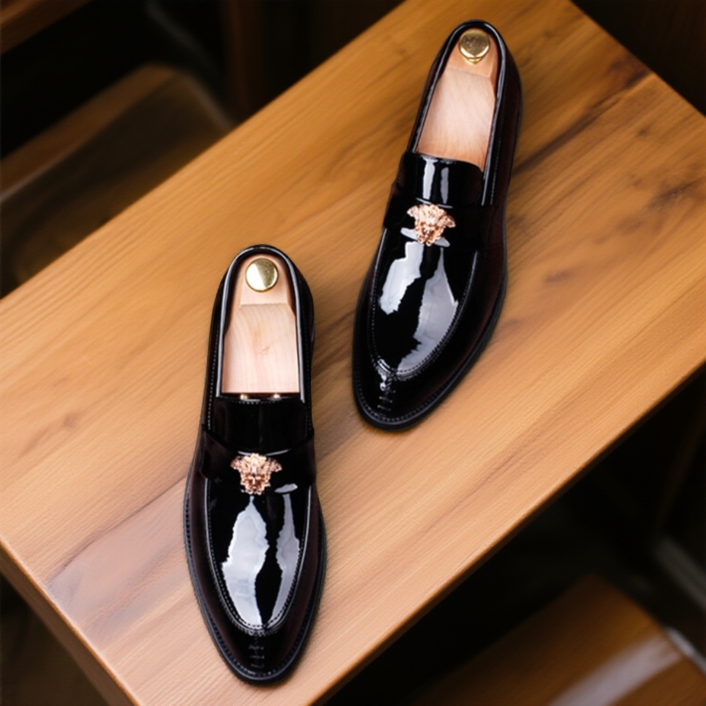 新款漆皮男士一脚蹬尖头皮鞋男英伦增高商务正装亮皮透气休闲男鞋