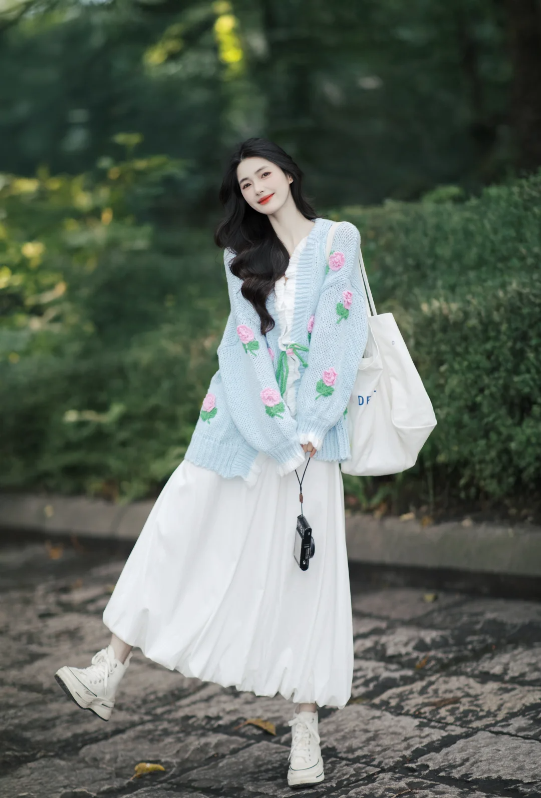 2025春季新款温柔风甜美蓝色刺绣针织开衫搭配半身裙气质两件套女