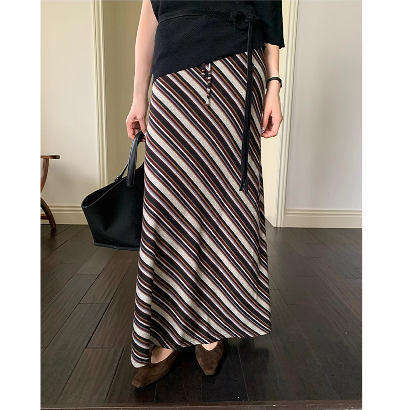 早秋季松紧腰显瘦抽绳半裙女2025新款复古高级感紫彩条纹半身裙女