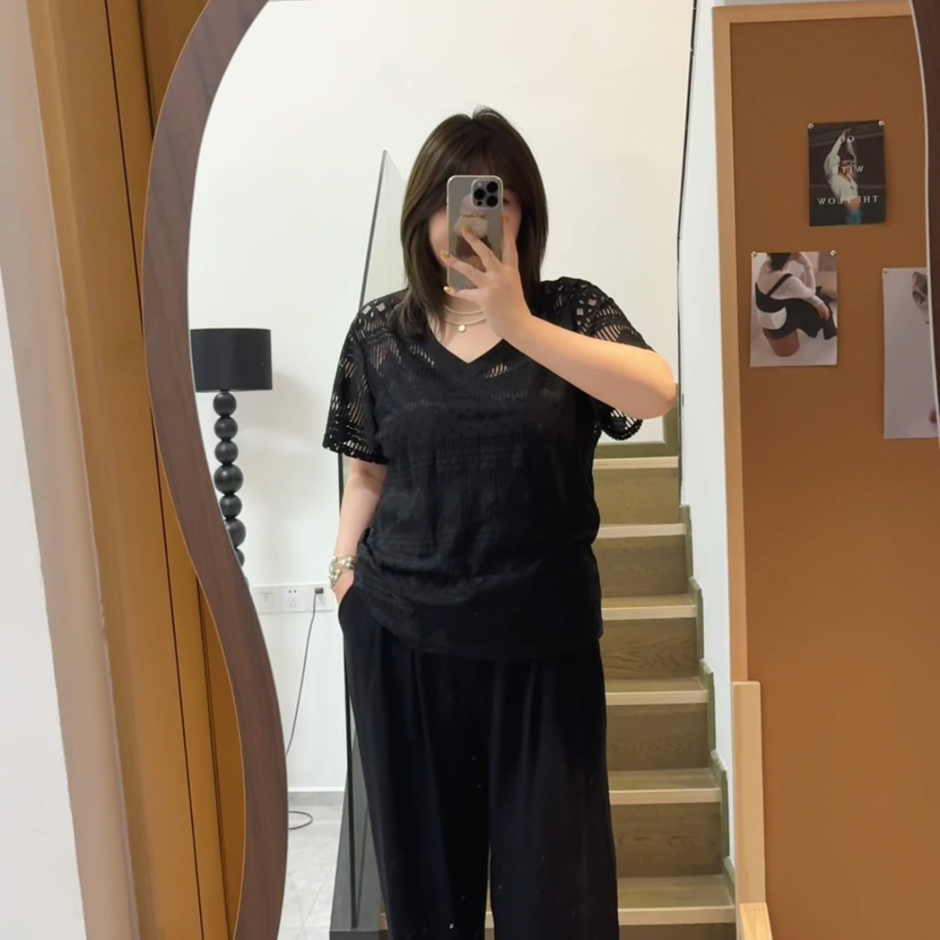 大码胖妹妹夏季新款显瘦气质重工蕾丝提花镂空设计宽松V领短袖