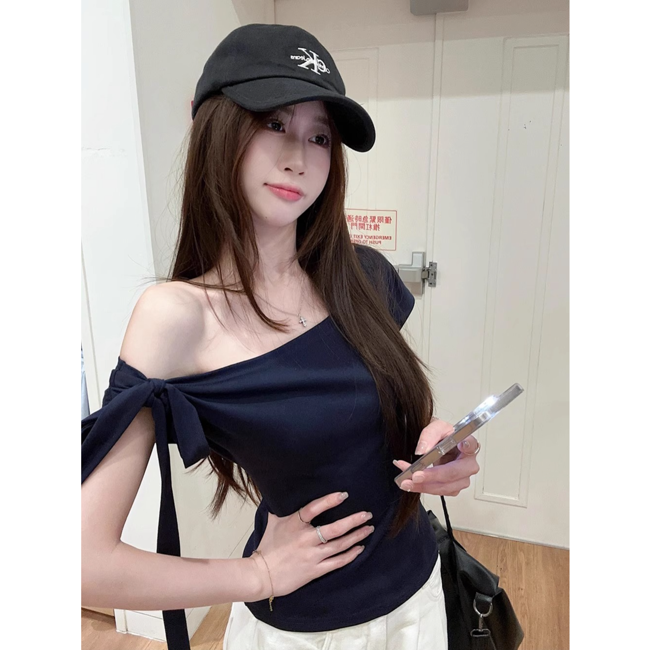 辣妹绑带斜肩修身短袖t恤女夏季2025新款纯欲显瘦气质短款上衣女