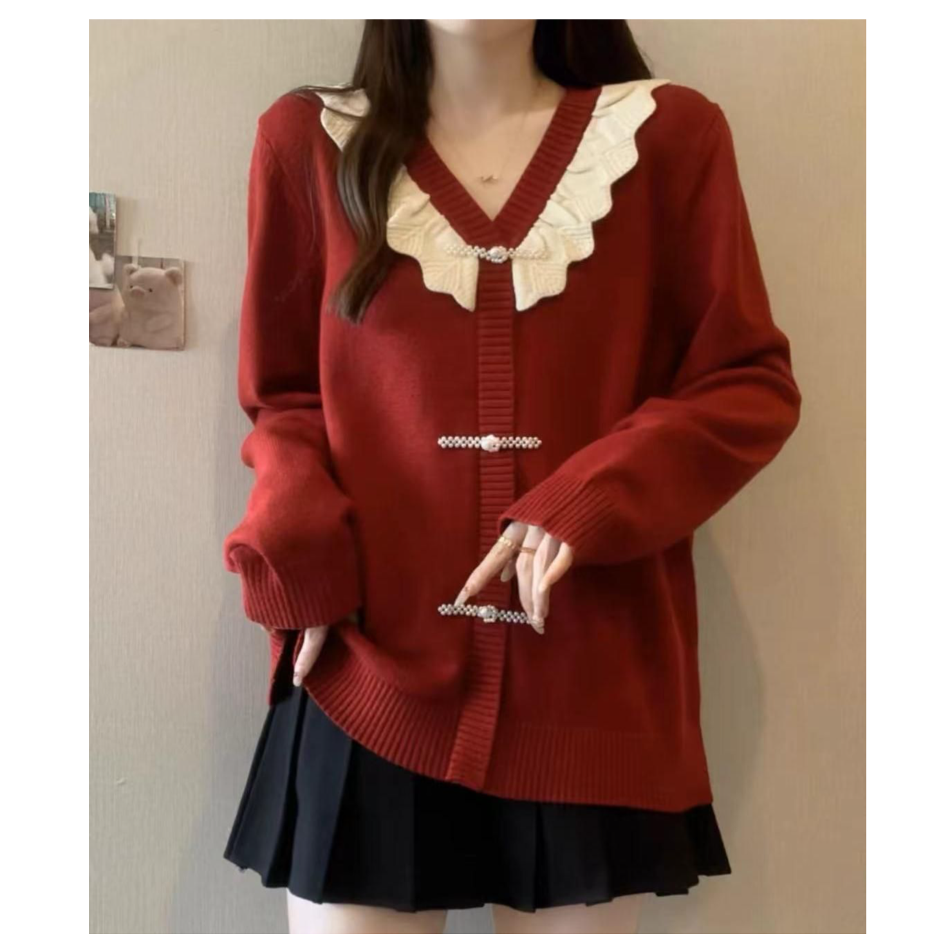 3835大码女装2025秋装V领花边珍珠盘扣时尚百搭宽松显瘦针织上衣·