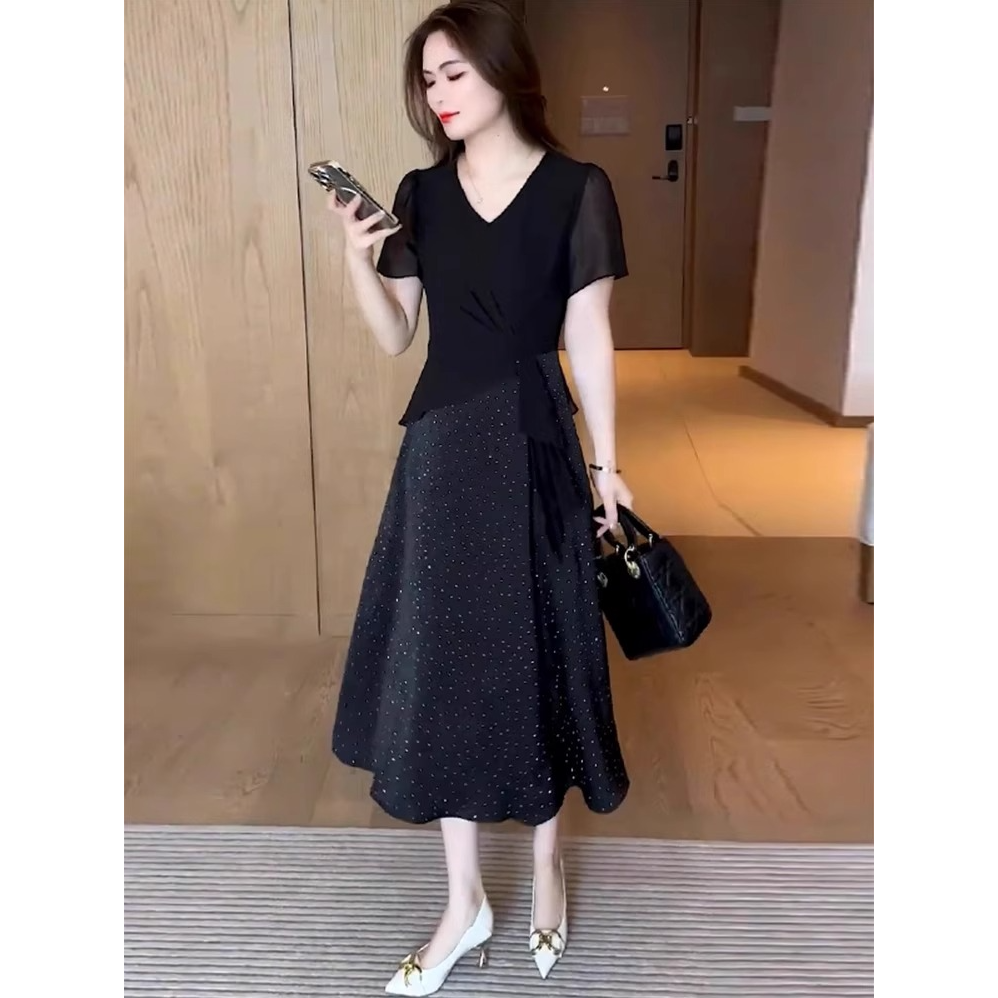 时尚连衣裙女2025夏季新款洋气质收腰显瘦V领星空烫钻中长款裙子