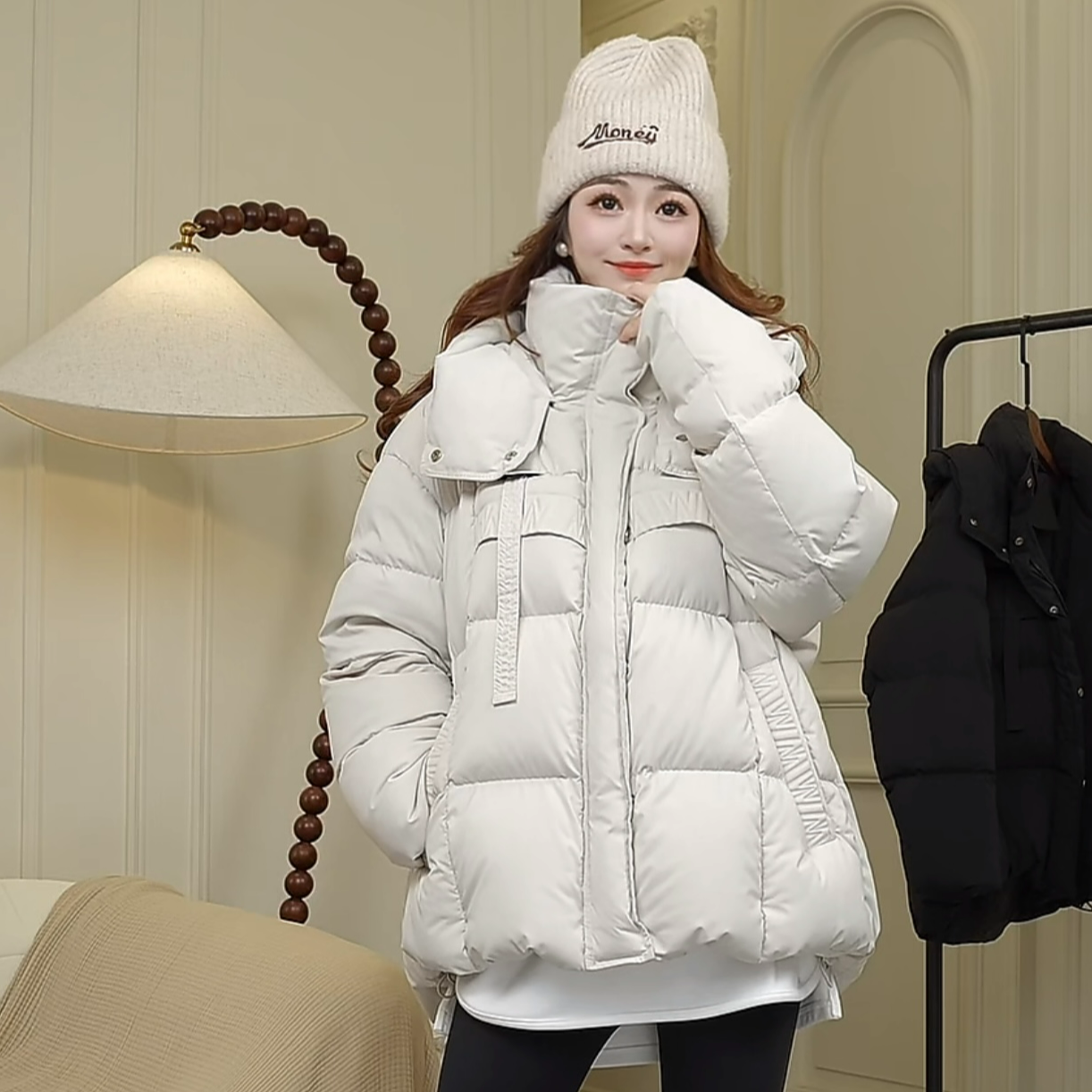 加厚保暖口袋字母边羽绒服女短款百搭韩版连帽休闲冬季外套