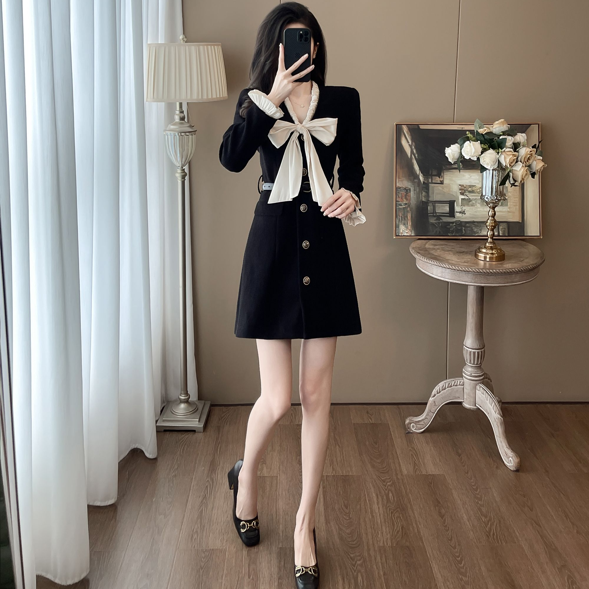 秋装赫本风气质收腰小黑裙女名媛轻熟风女神范小香风连衣裙高级感
