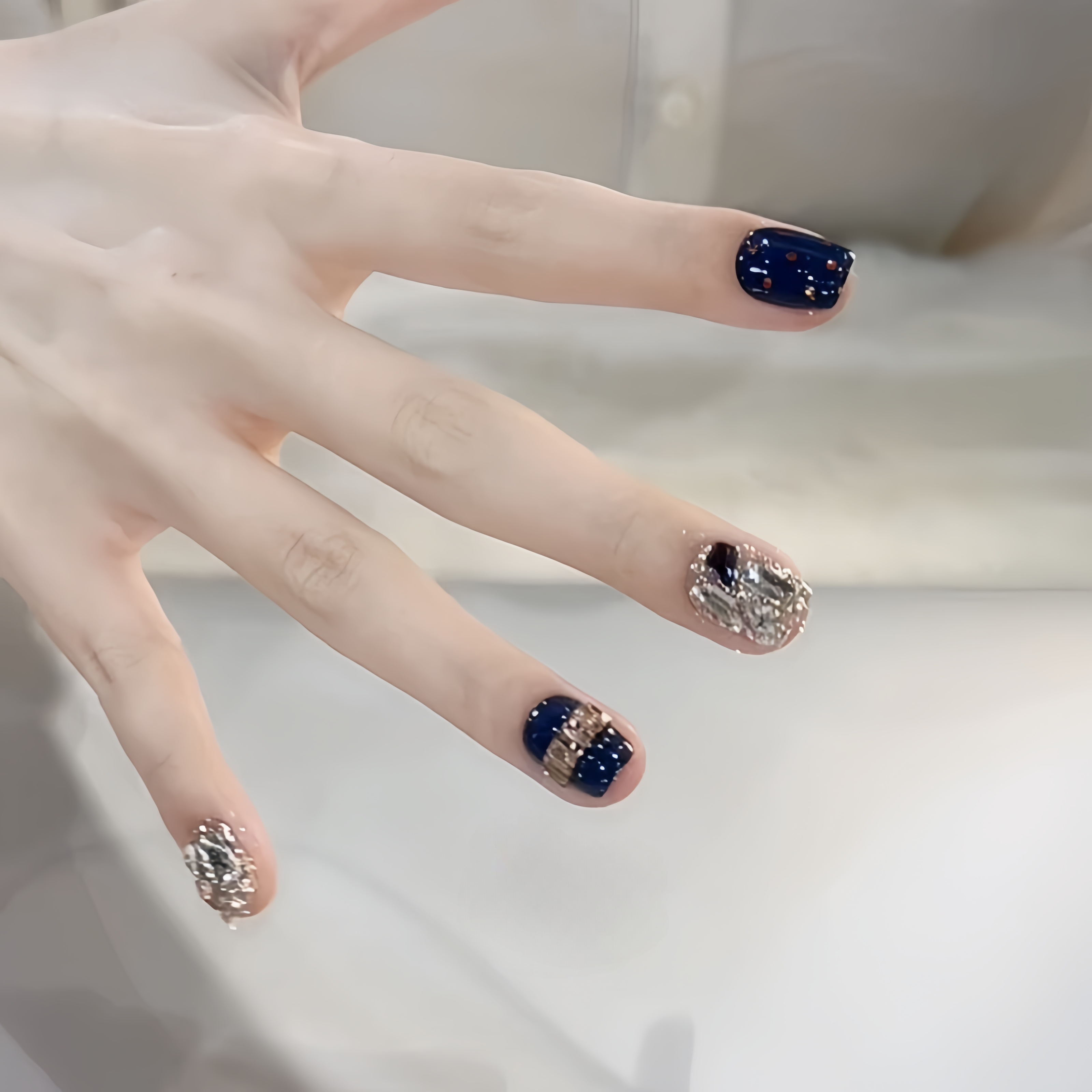 【藏蓝波点】纯手工穿戴甲时尚气质穿戴式秋冬蓝色镶钻日常出行美甲