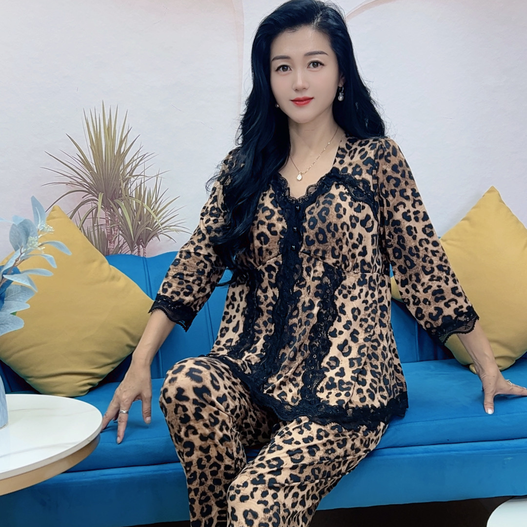 花女人2528秋冬带胸垫蕾丝洋气时尚女士豹纹薄款网红家居套装