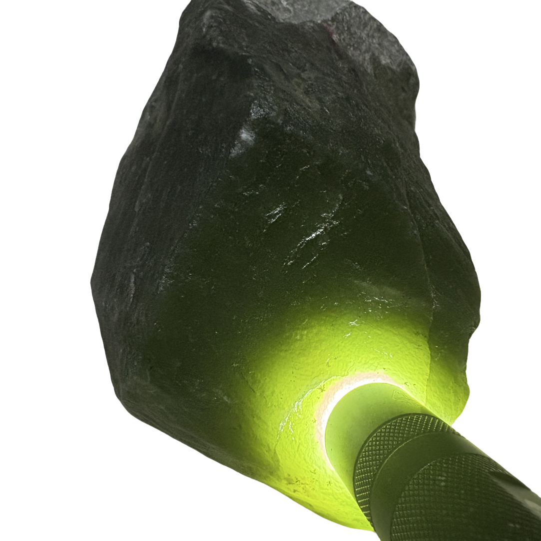 昆仑玉青海料原石 菠菜绿重1.68公斤肉质细腻色泽好像