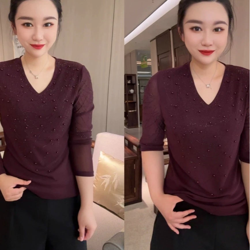 2025秋装时尚洋气新款设计纯色烫钻V领百搭显瘦短袖妈妈装T恤女