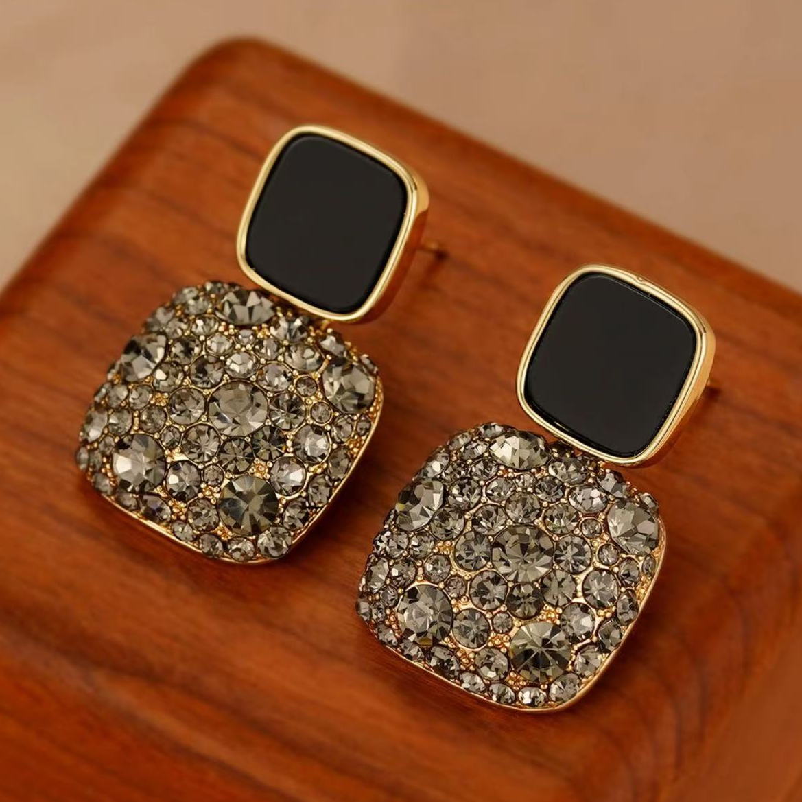 铜合金耳饰 气质轻奢时尚百搭复古法式小众简约耳环