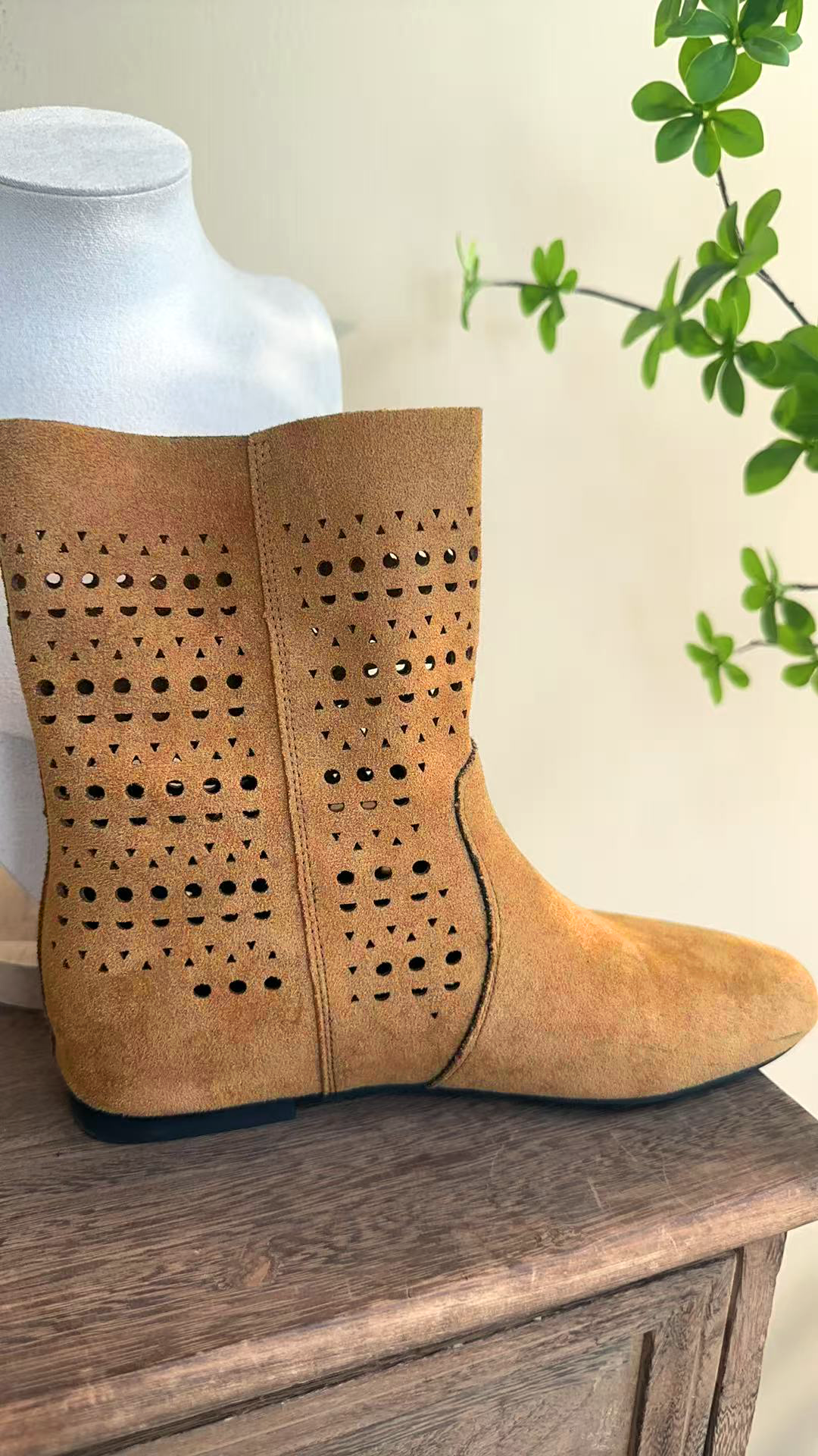 BEIJU 2025新款时尚气质百搭显瘦轻奢洋气设计感镂空短靴女2249