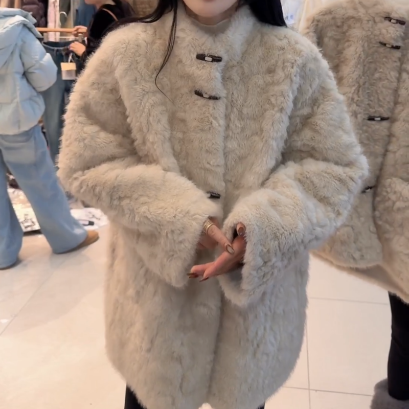 【雪融扣语】秋冬季新款时尚百搭显瘦牛角扣毛毛外套女LK2509172