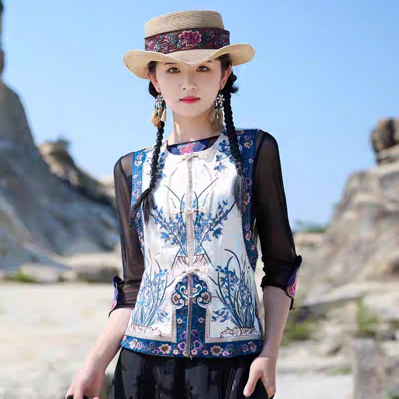 新中式国风马甲2025秋季民族风刺绣女装复古显瘦时尚无袖马夹坎肩