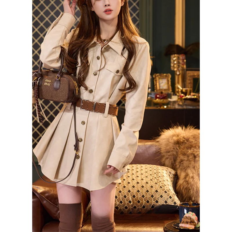 吞吞穿搭日记【曲线雕刻】复古飒美 工装翻领收腰压褶连衣裙