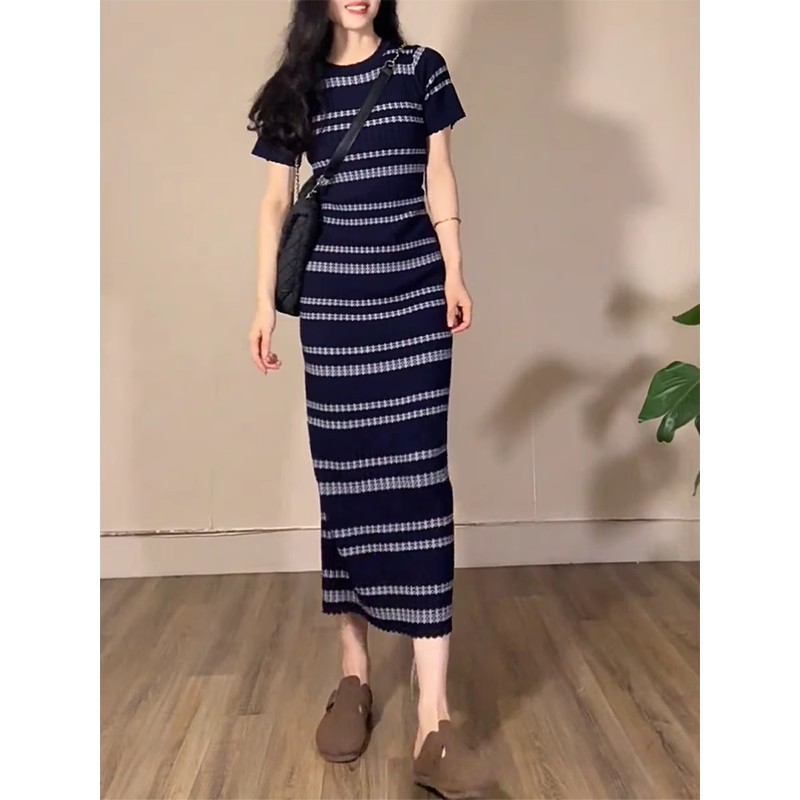 复古撞色针织条纹连衣裙女2025新款时尚气质百搭显瘦修身短袖长裙