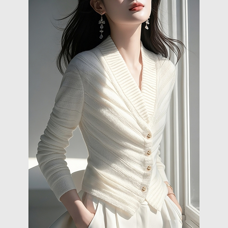 今年流行独特漂亮白色毛衣女2024冬季高级感超好看针织衫内搭上衣