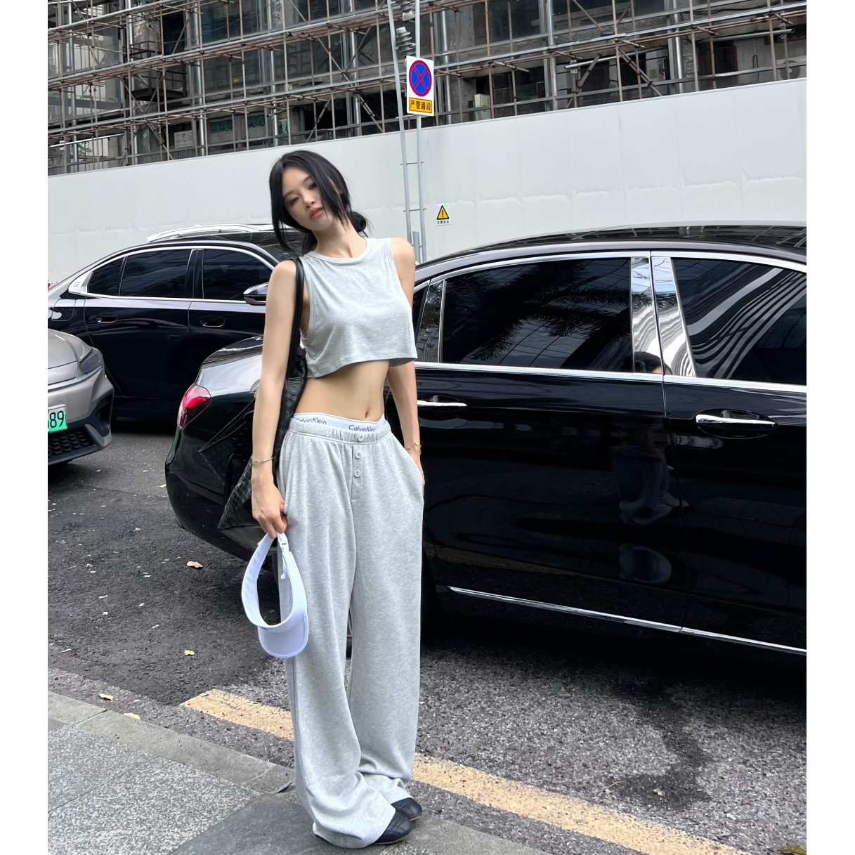 网红 灰色短款背心休闲百搭宽肩带上衣+设计感灰色扣子卫裤女