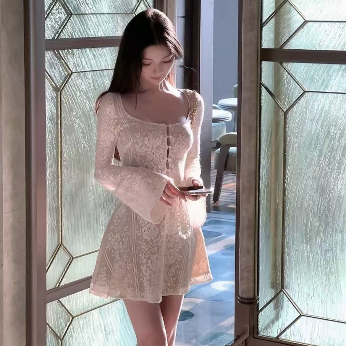 「洛可可情书」方领重工中古花卉喇叭袖镂空环扣A字裙