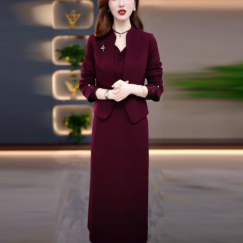 气质轻奢高级感妈妈装套装2025秋季新款时尚洋气显瘦连衣裙