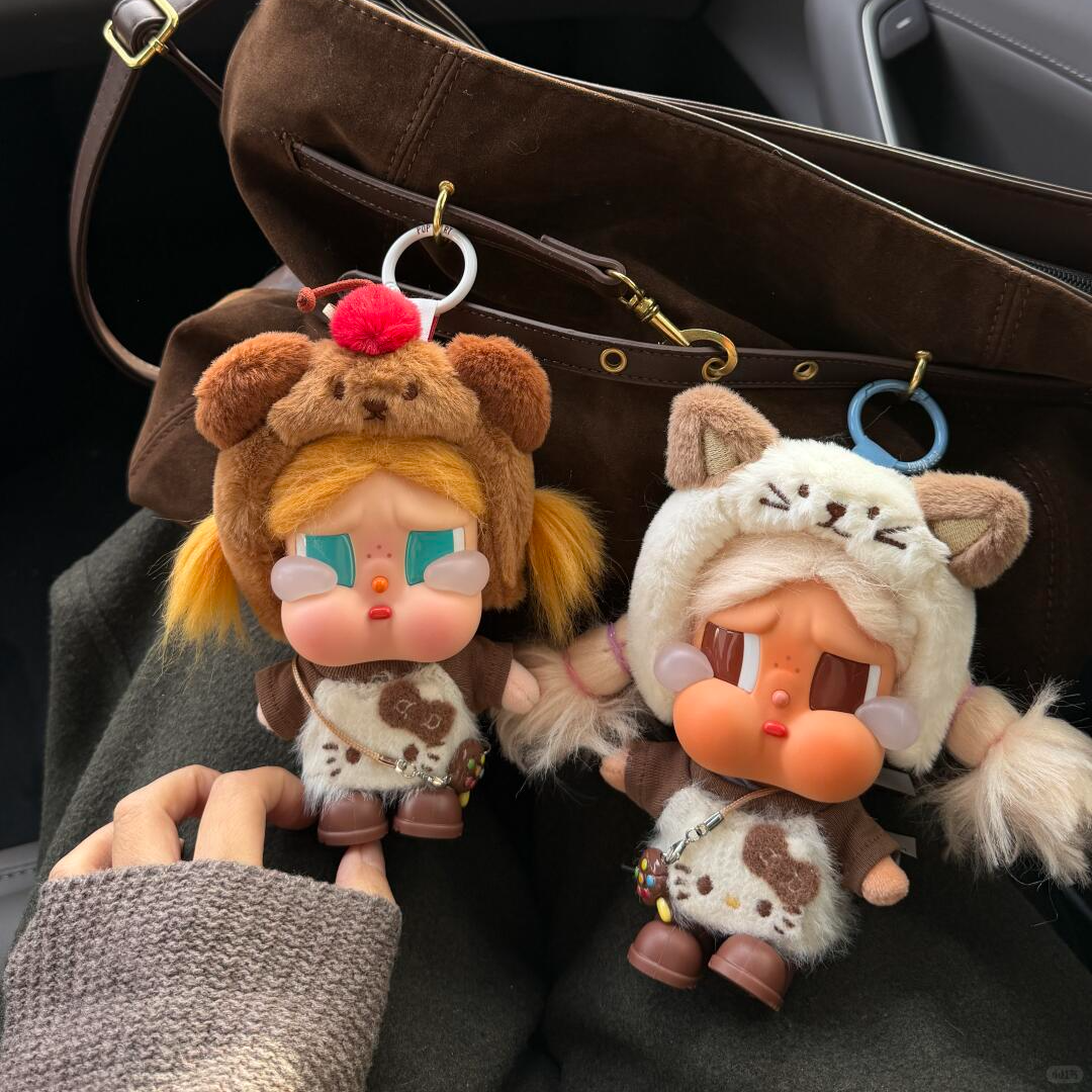 CRYBABY哭娃度假Vacation搪胶毛绒沙滩小憩娃衣裙子项链着替