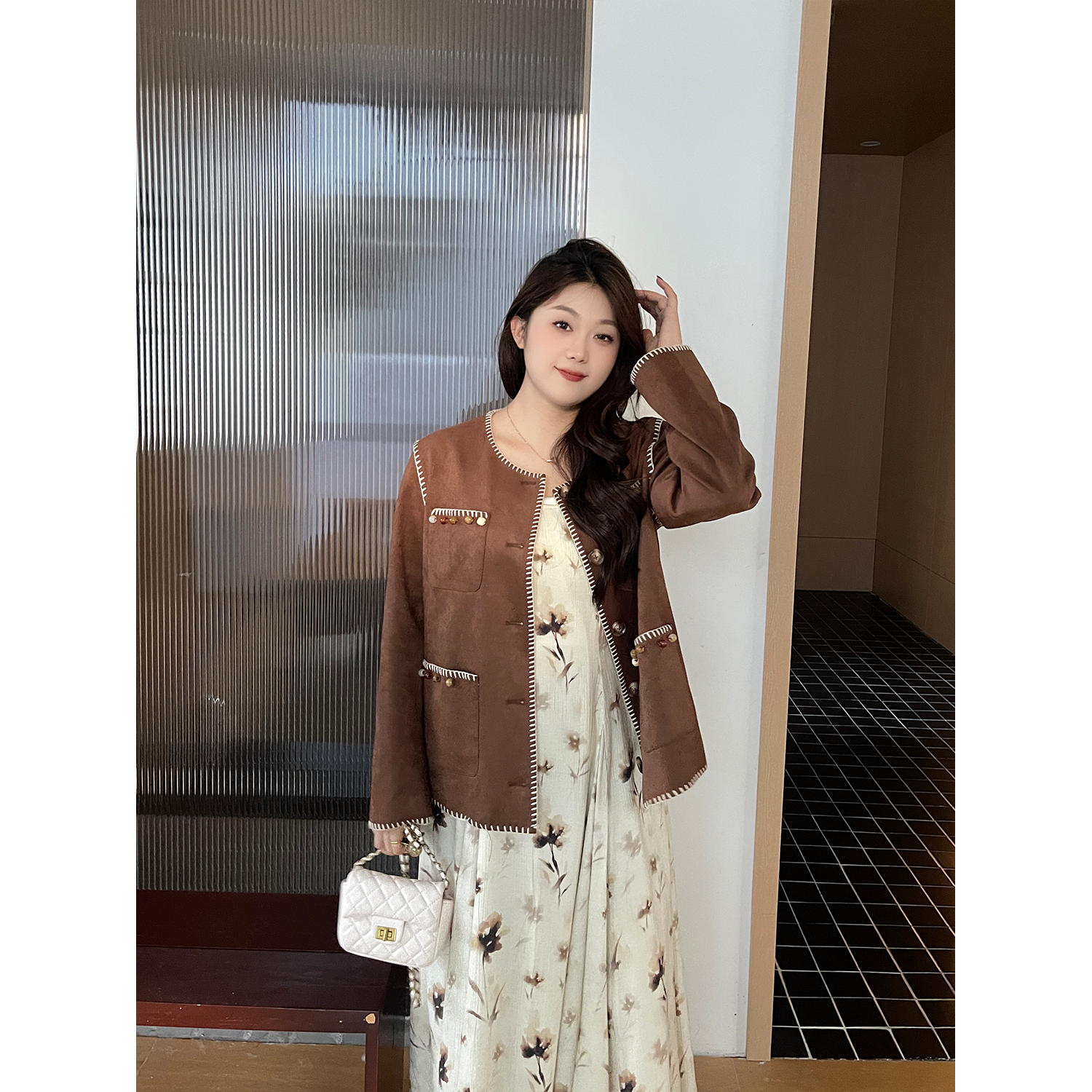 裂渡宣宣【太妃糖】微胖大码女秋气质百搭显瘦串珠麂皮外套ZY507V09