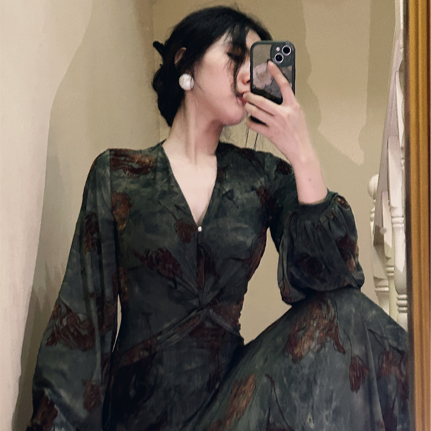 LHMknk1画报夫人原创自制植绒烧花弹力v领复古鱼尾连衣裙 纠缠