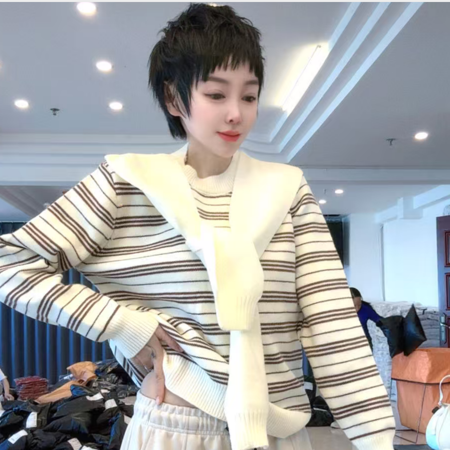 时尚款欧姐家杏咖条披肩毛衣