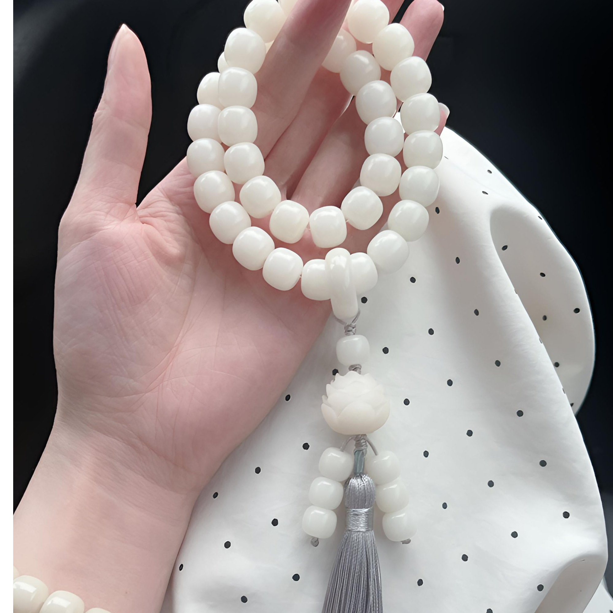 白玉菩提根手持文玩手串小白兔吊坠跑环流苏（送盘玩袋）