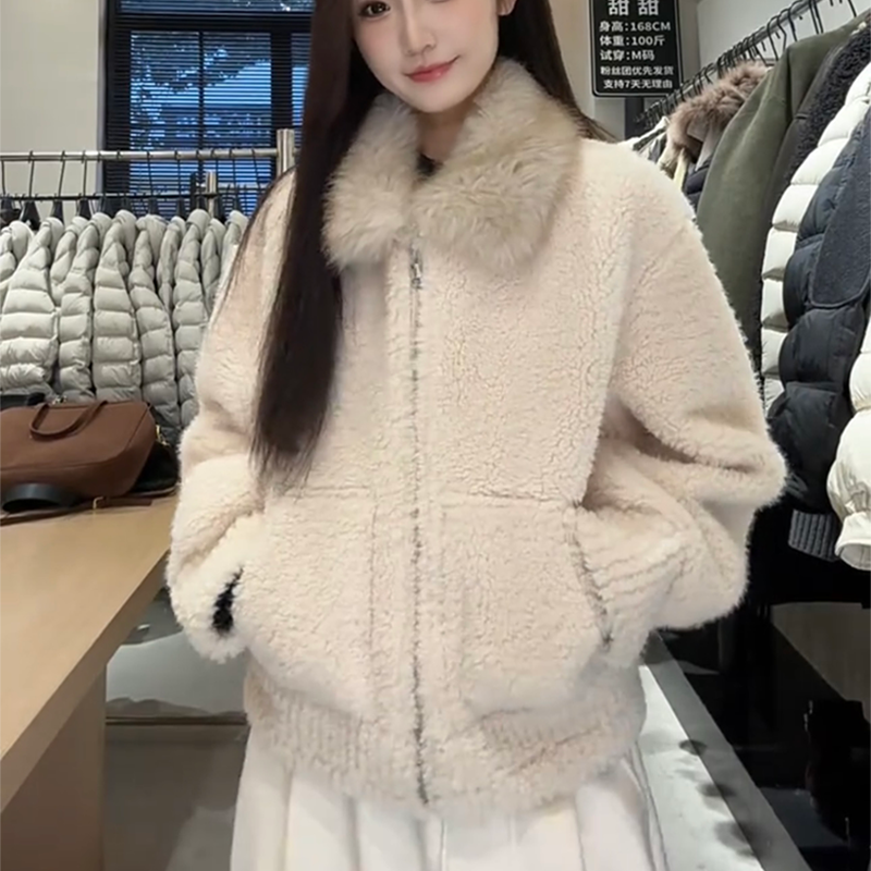 高级感仿羊羔毛皮毛一体毛领毛绒短外套2025冬季新款加厚保暖上衣