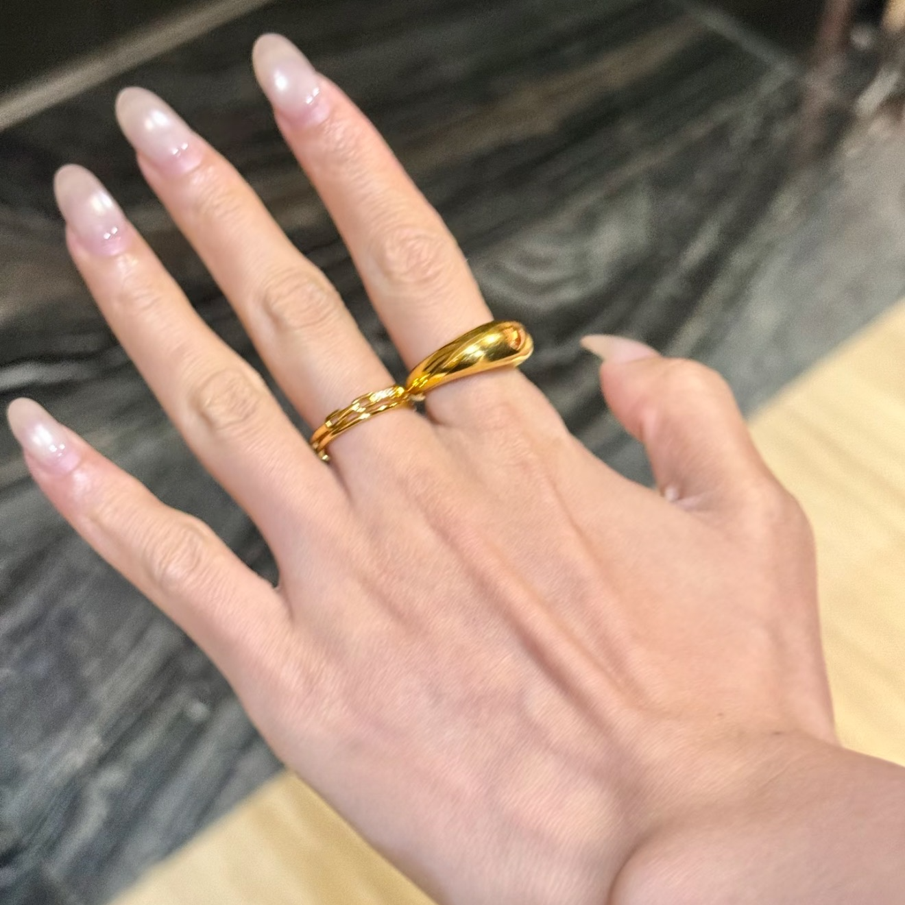 铜合金戒指 时尚百搭5G工艺镜面高闪泥鳅背面包戒指光面小胖墩