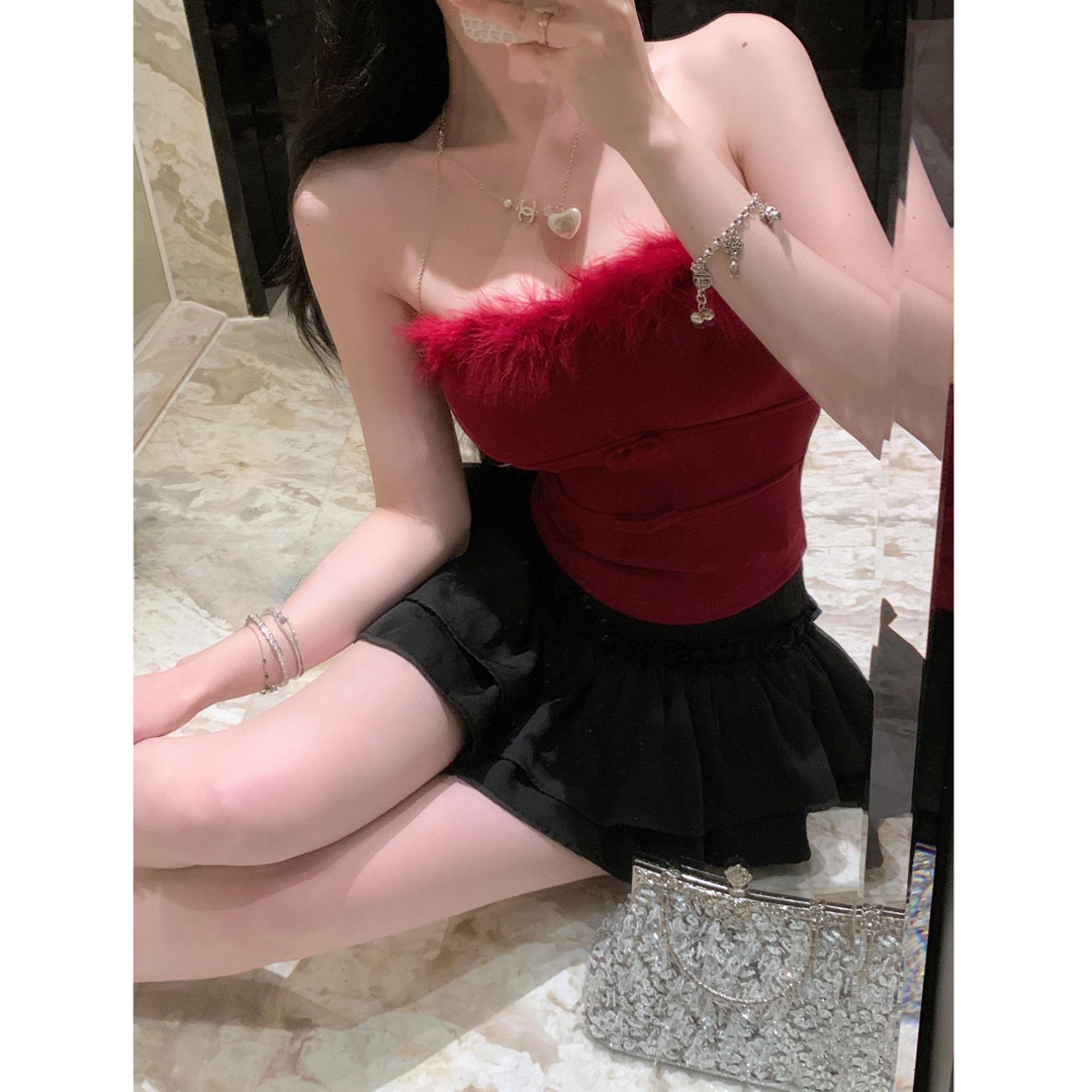 春季新款初恋巴黎毛毛拼接一字肩抹胸上衣女配显瘦高腰半身裙套装