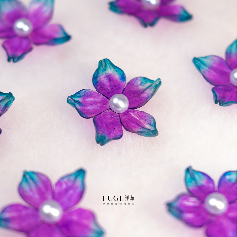 浮革 钛钢仿珍珠胸针 chic风紫荆花胸针手工皮雕塑胸针扣蓝紫色