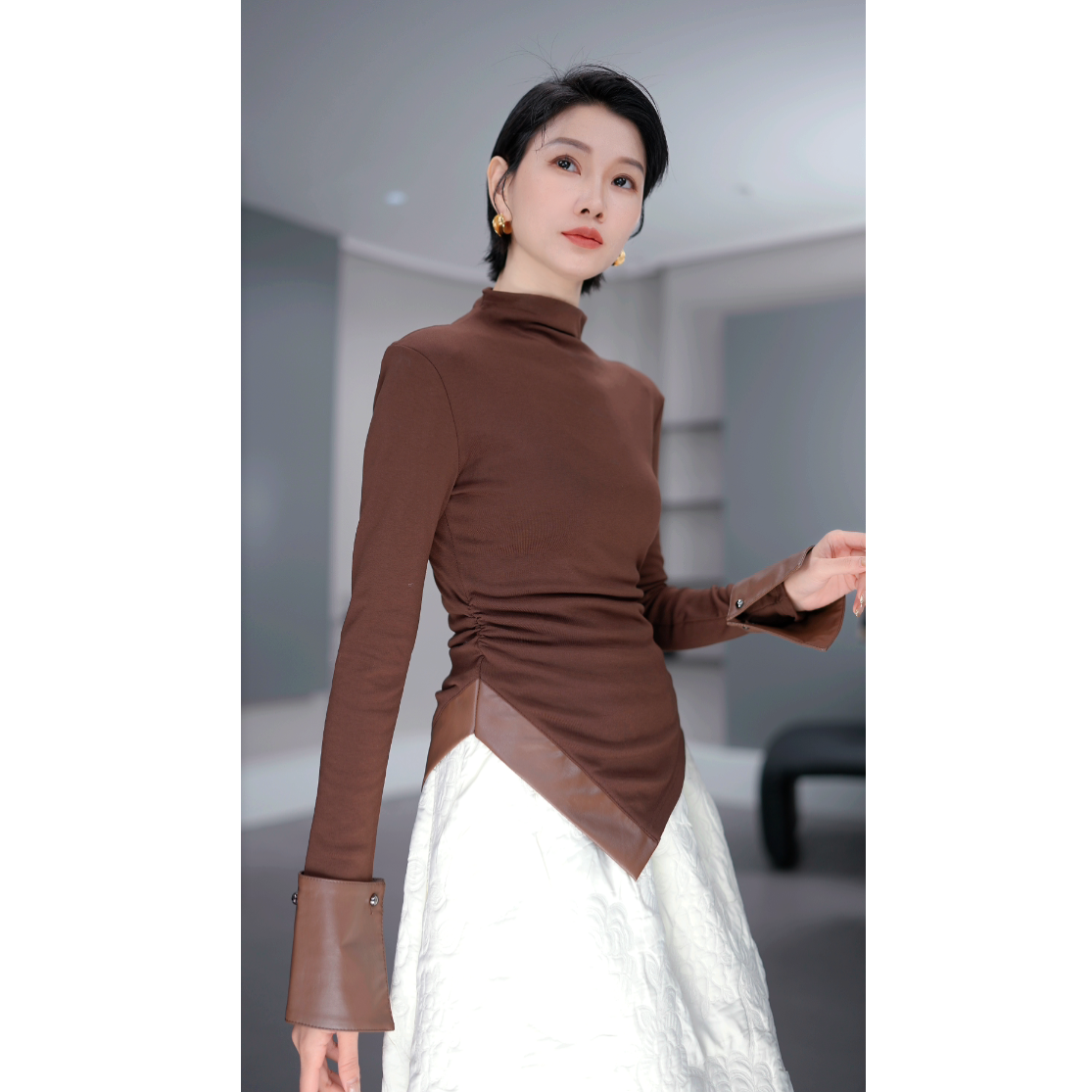 鑫鑫2025冬季新款加绒小众炸街高级感女装修身百搭洋气打底衫8371