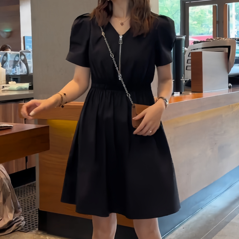 夏季时尚气质拉链宽松显瘦黑裙连衣裙泡泡袖显瘦法式V领休闲风裙