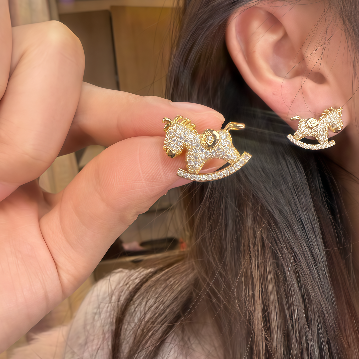 铜合金锆石耳饰 金色满钻马上有钱耳钉女气质生肖原创设计耳环