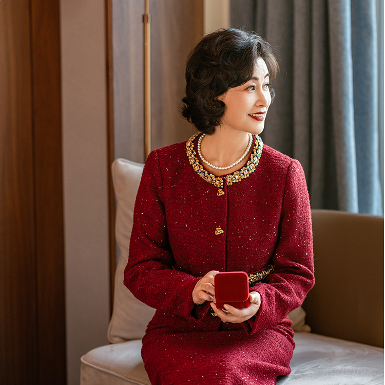 2025喜婆婆婚宴礼服红色小香风套装女轻奢减龄秋冬高级感千金时尚