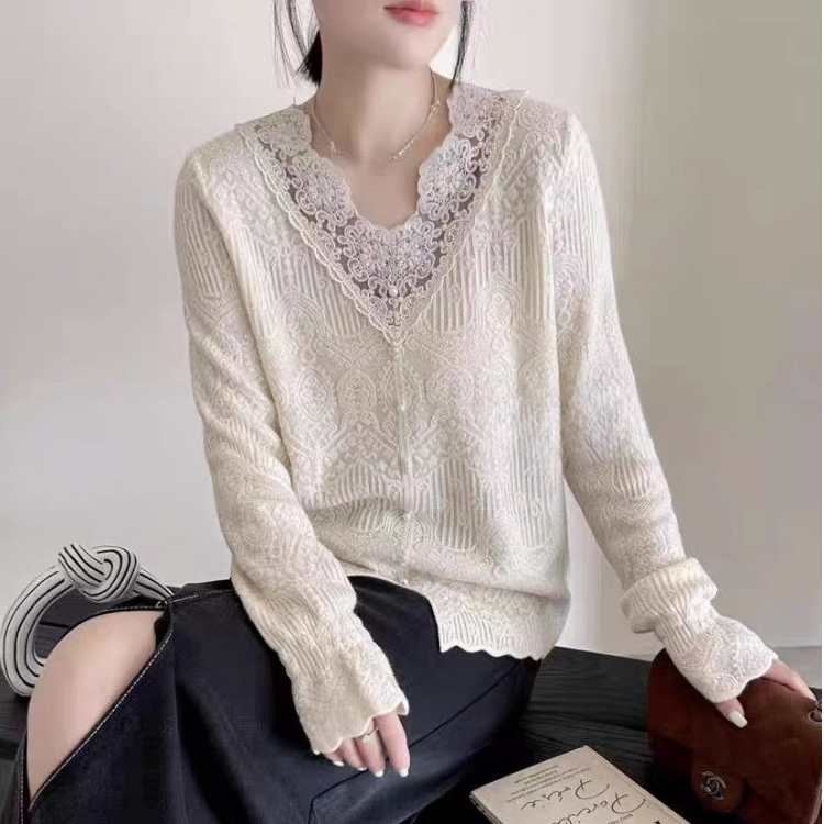 韩系时尚气质V领米色蕾丝拼接薄款内搭打底衫2025春季温柔风上衣