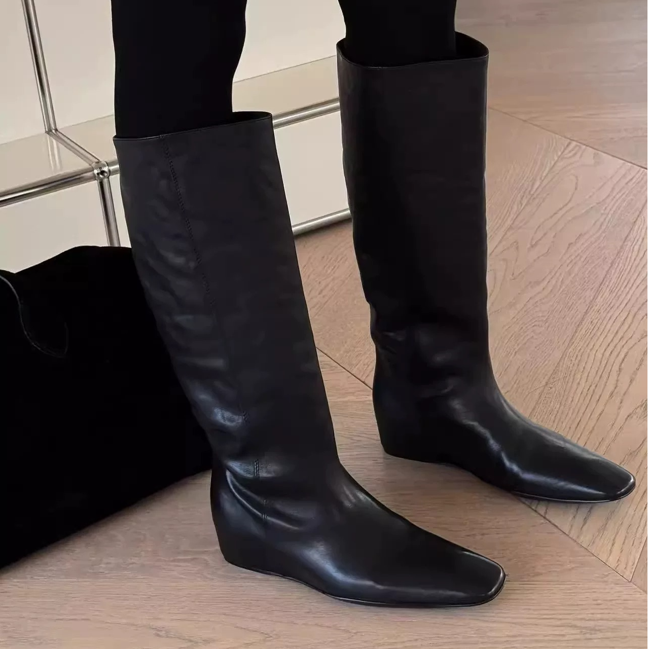 诗歌兰真皮女2025秋冬款内增高平底方头简约显瘦马丁靴高筒长靴