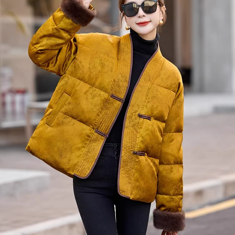 新中式国风女2024年今年流行爆款气质复古唐装短款加厚外套单排扣