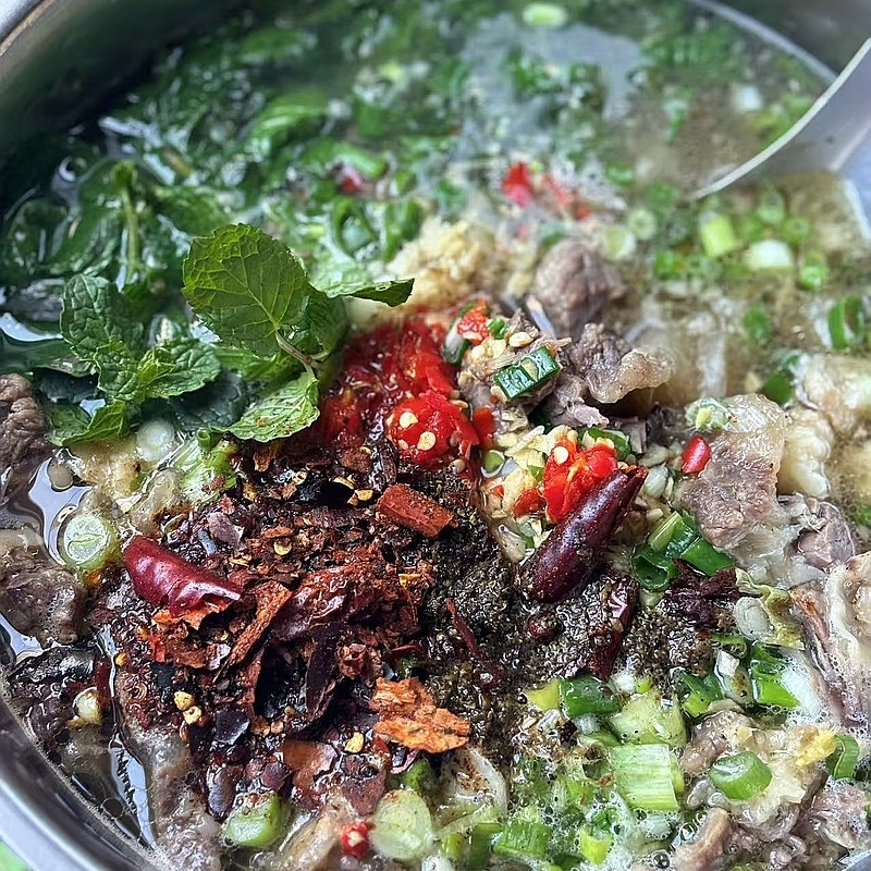 顺丰空运云南牛扒烀保山特色本地小黄牛送火烧辣子花椒薄荷牛油