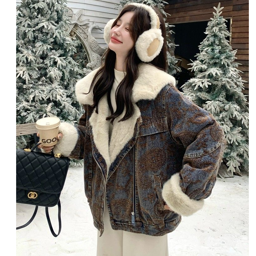 高级感甜酷减龄大翻领彷皮毛一体牛仔外套女冬2025新款短款小个子