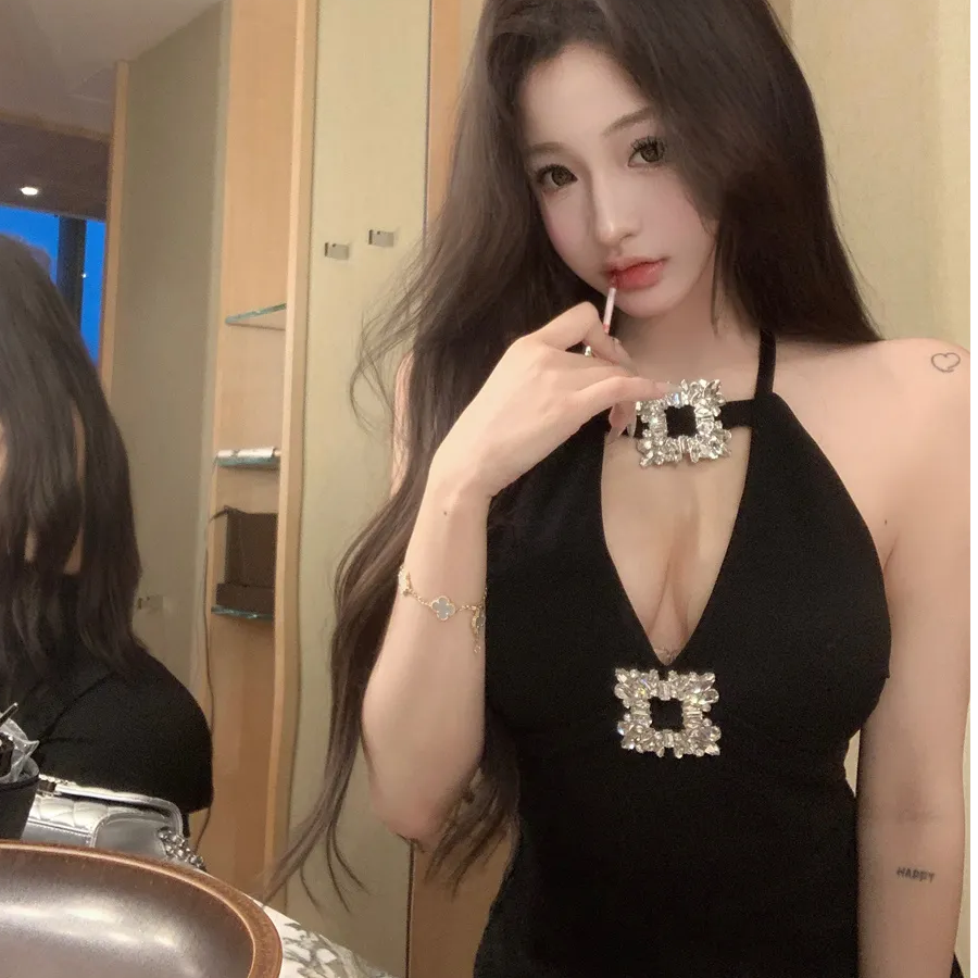 千金风气质黑色重工镶钻挂脖上衣女夏季新款深V领辣妹吊带背心潮