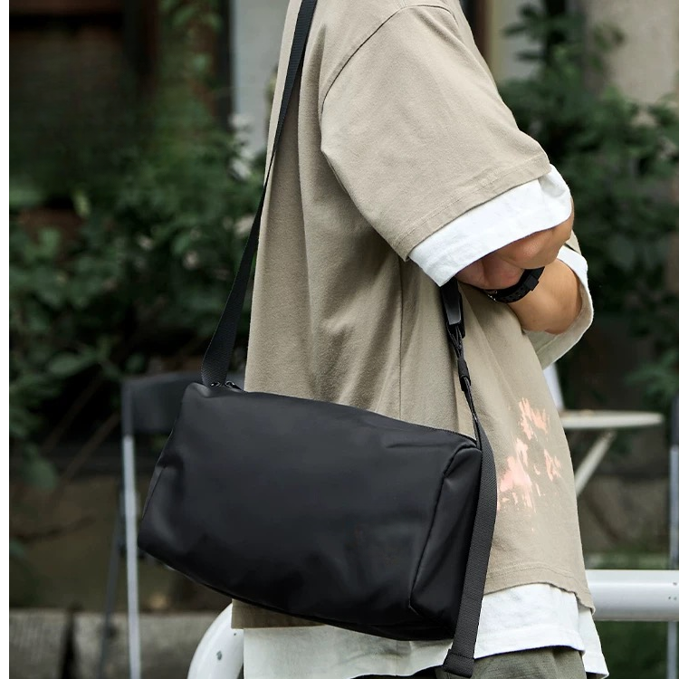 吐司潮牌女包休闲斜跨包男女户外运动单肩包书包通勤包防水春夏